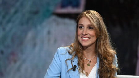 Cosa sappiamo di Erin Doom: l’autrice di Fabbricante di lacrime non ha detto tutto