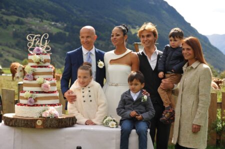 Giorgio Mastrota con figli e nipoti al matrimonio con Flo Gutierrez nel 2022