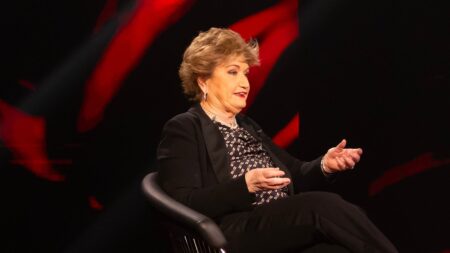 Mara Maionchi a Belve su Tiziano Ferro: “Ingrato”, ma lui risponde ferito Mara Maionchi a Belve