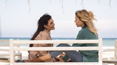 Come finisce la serie La vita che volevi: uno sparo, un abbraccio e una nuova vita Pina Turco e Vittoria Schisano ne La vita che volevi