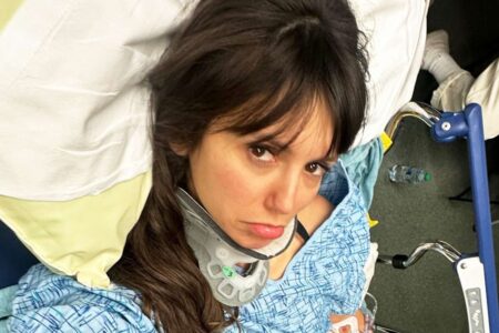 Nina Dobrev, incidente in moto e selfie dall’ospedale: “Ne avrò per un po’” Nina Dobrev in ospedale
