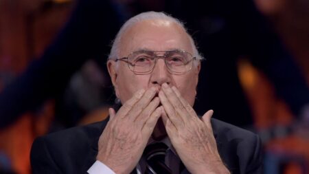 Perché Pippo Baudo è stato ricoverato: il suo staff parla delle sue condizioni di salute Pippo Baudo