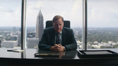 Un uomo vero, la recensione: Charlie Croker tra Logan Roy e Donald Trump Jeff Daniels è il magnate Charlie Croker nella serie Un uomo vero (Fonte: Netflix)
