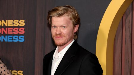 Jesse Plemons alla premiere USA di Kinds Of Kindness [Getty]