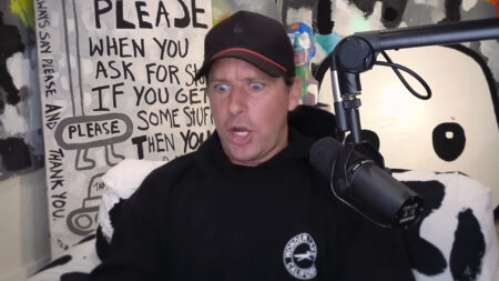 Armie Hammer oggi nel podcast Painful Lessons