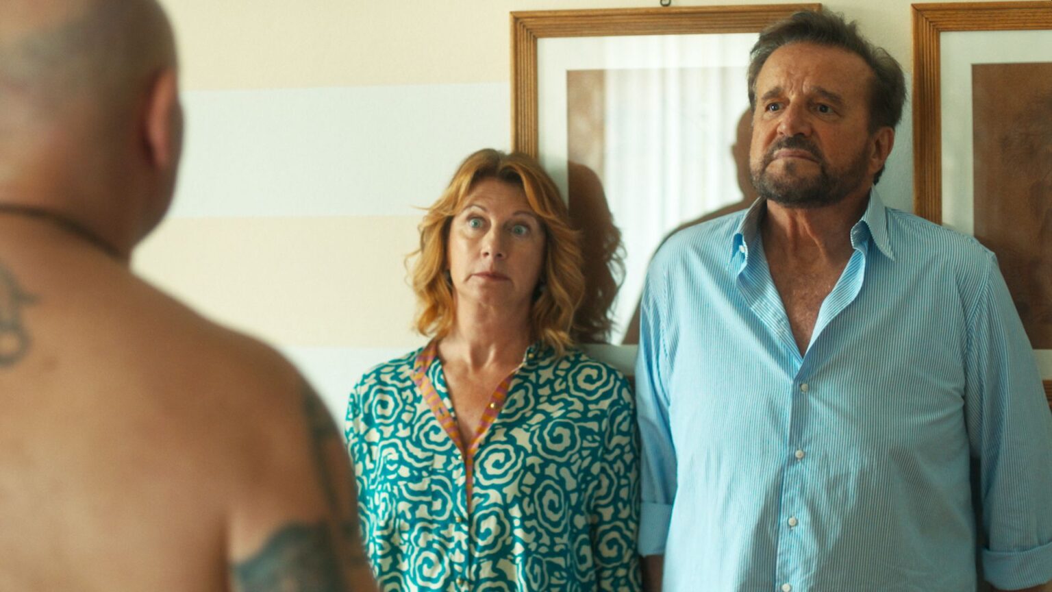 Ricchi a tutti i costi: Christian De Sica e Angela Finocchiaro in una scena