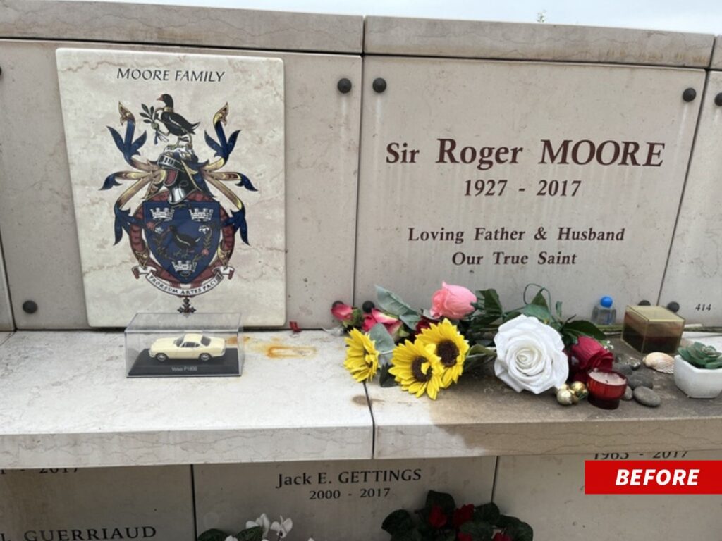 La tomba di Roger Moore prima del cambiamento [TMZ]