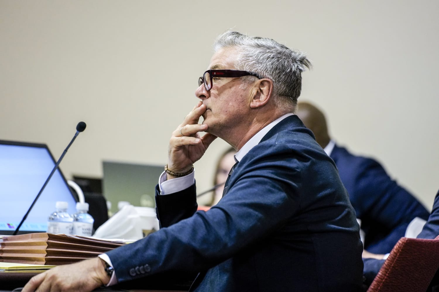Alec Baldwin in aula per il processo Rust [NBC News]