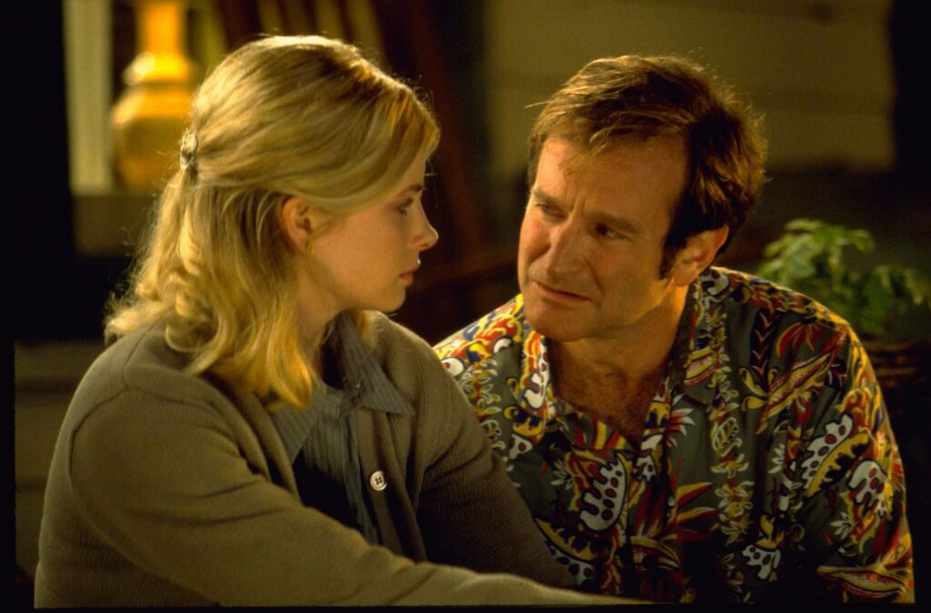 Carin Fisher (Monica Potter) e Patch Adams (Robin Williams) nel film sul dottore