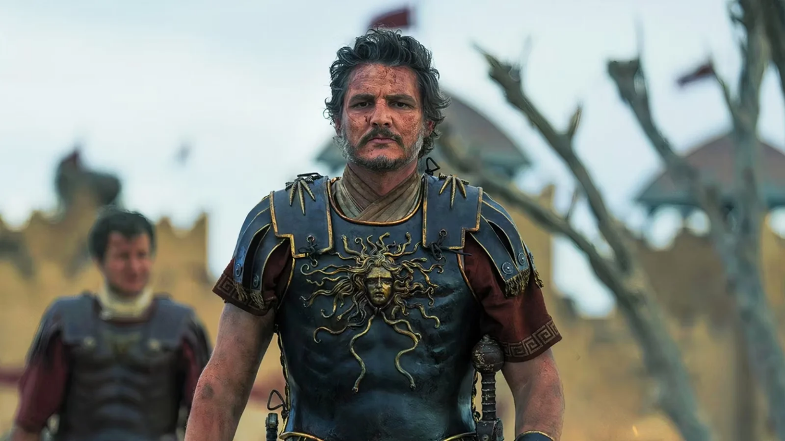 Pedro Pascal in una scena de Il gladiatore II.