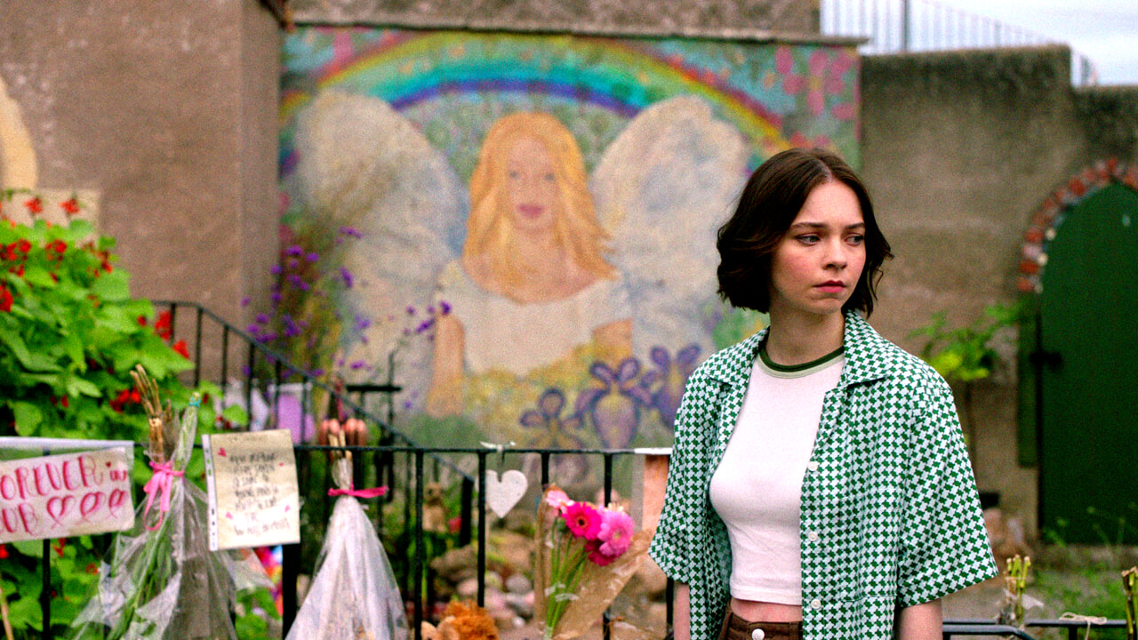 Emma Myers in una scena di Come uccidono le brave ragazze. 