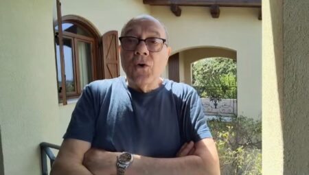 Carlo Verdone augura Buon Ferragosto a chi aspetta al Palo della Morte e fa una promessa (VIDEO) Carlo Verdone