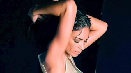 Elodie, le foto dal backstage del Calendario Pirelli 2025: “So di espormi a critiche” Elodie sul set del Calendario Pirelli 2025