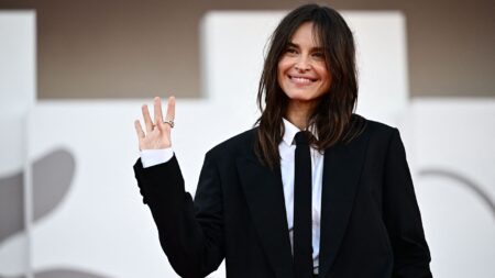 Perché Kasia Smutniak lascia il cinema: “Voglio rischiare di più” Kasia Smutniak a Venezia 80