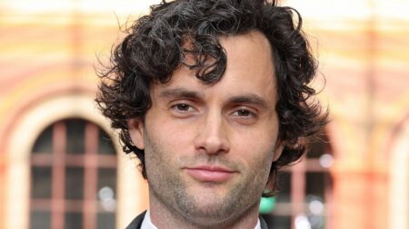 Primo piano di Penn Badgley