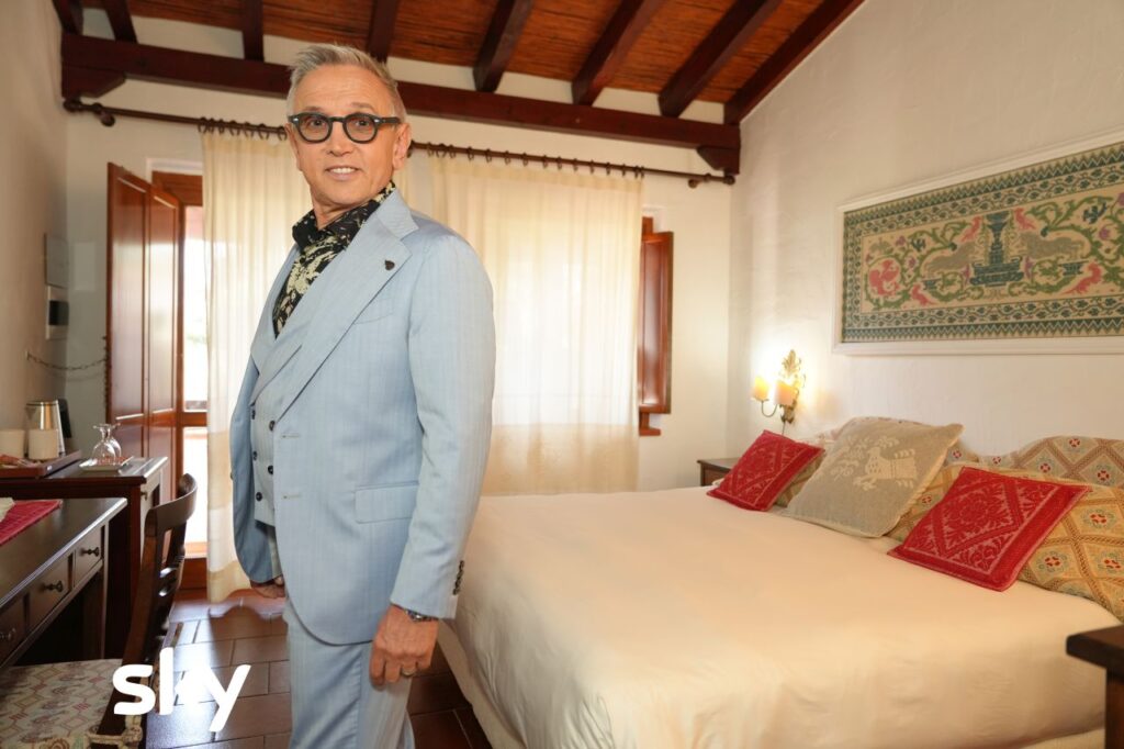 Bruno Barbieri ritorna con 4 Hotel, tra topper, sostenibilità e fantasia (italiana) Bruno Barbieri in camera