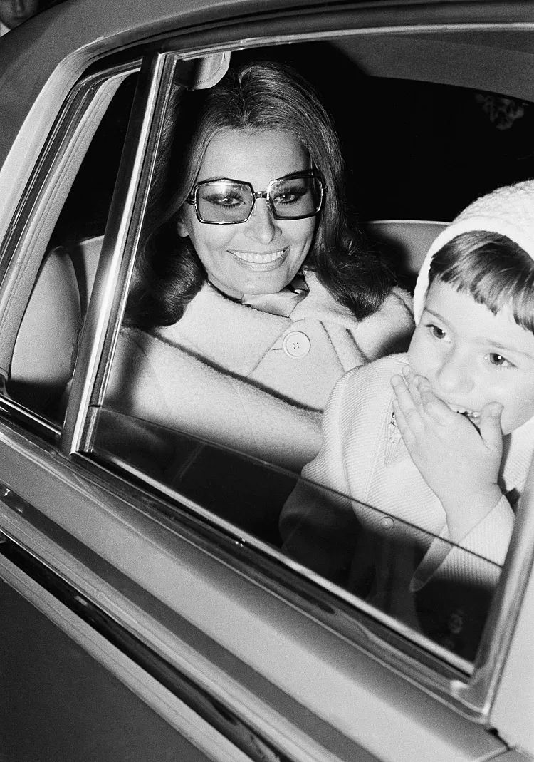 Sophia Loren con Alessandra Mussolini da piccola