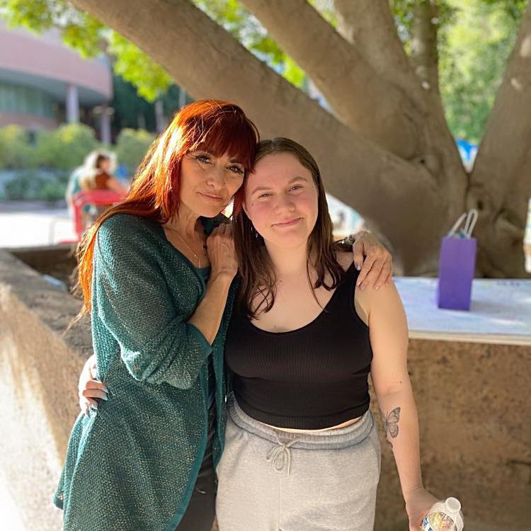 Analyn Megison e sua figlia Alaraby