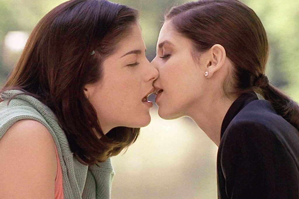 Selma Blair e Sarah Michelle Geller in Cruel Intentions - Fonte: Sony