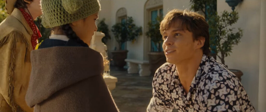 Lyle Menendez (Nicholas Chavez) in Monsters indossa la camicia di Tom Cruise in Cocktail