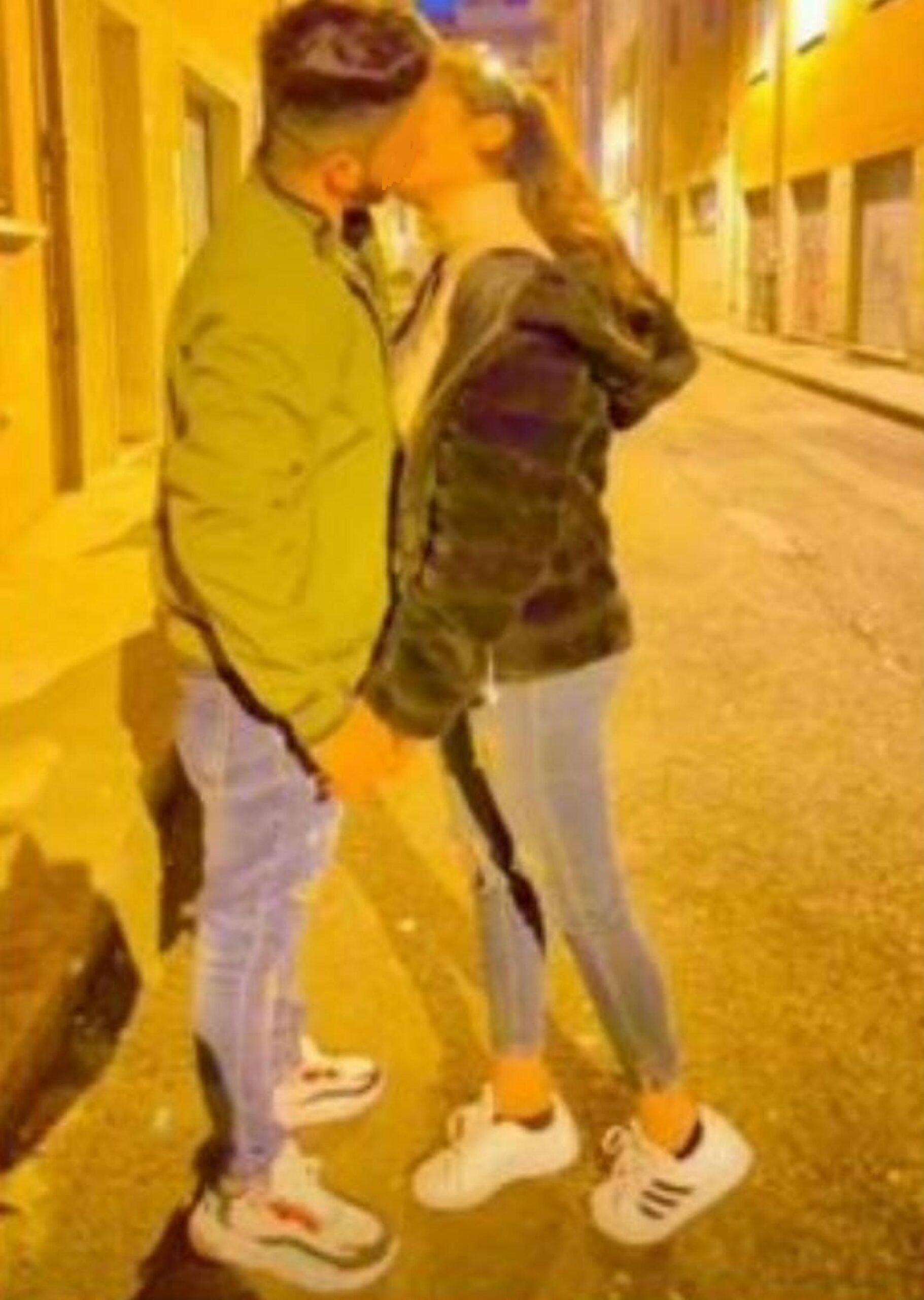 La foto del bacio di Saman Abbas e Saqib Ayub