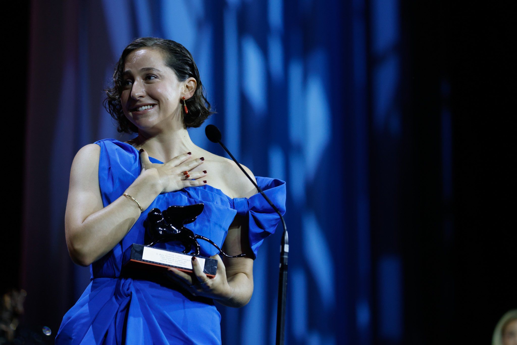 Sarah Friedland premiata per la regia di Familiar Touch a Venezia 2024