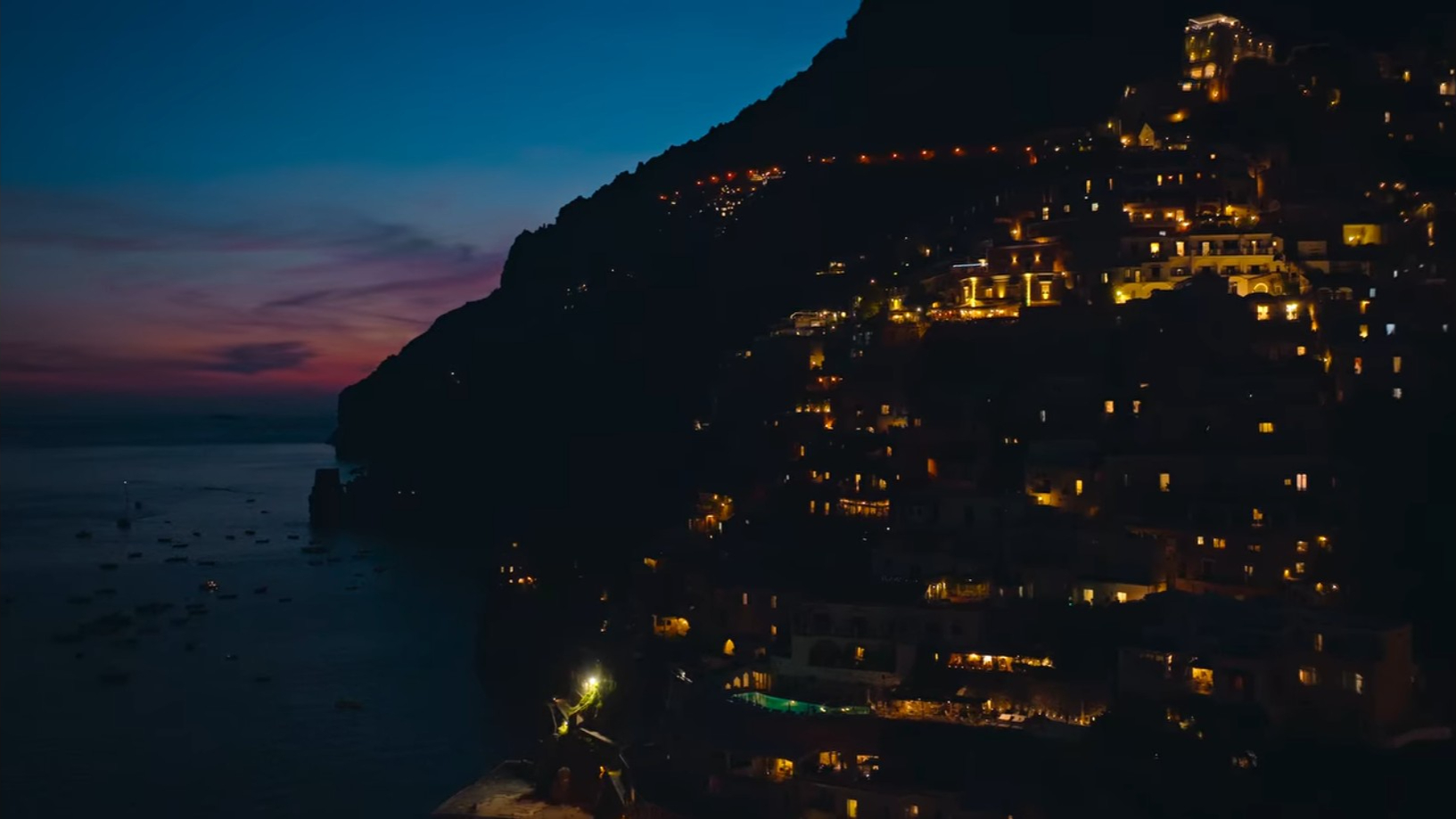 Incanto: Positano di notte in una scena