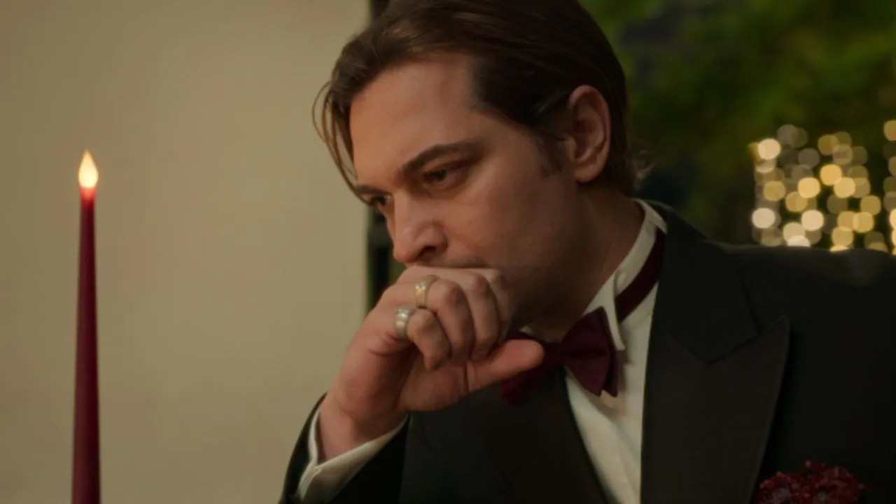 Çagatay Ulusoyè il protagonista di Un vero gentiluomo. 