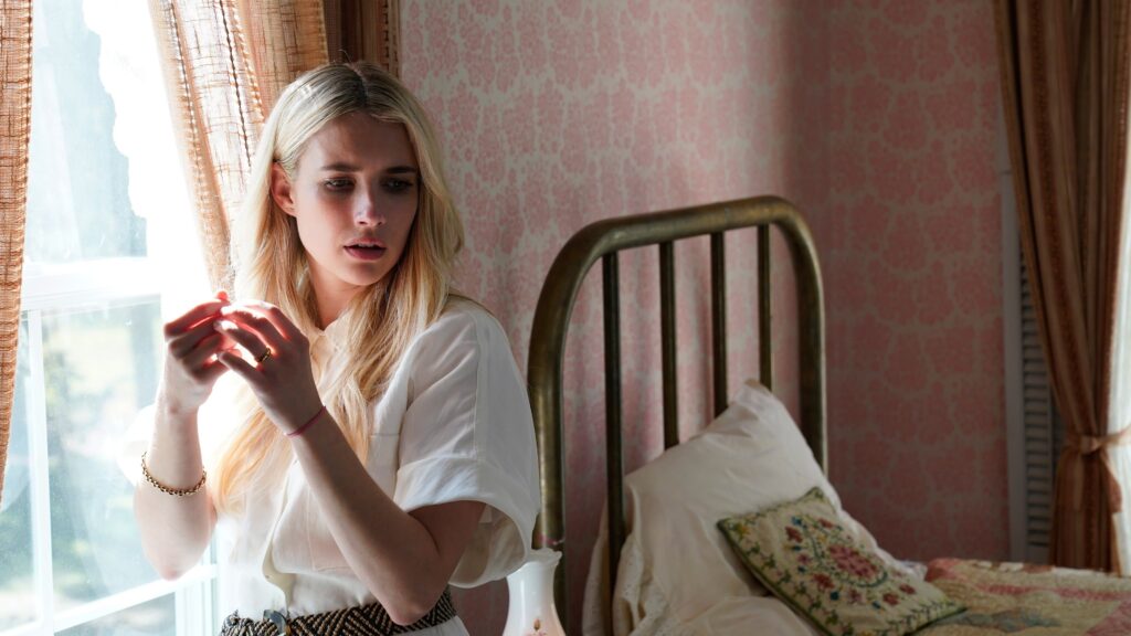 Emma Roberts in una scena di Abandoned