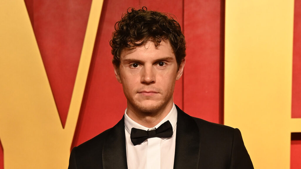 Evan Peters torna a lavorare con Ryan Murphy in The Beauty, dopo Dahmer