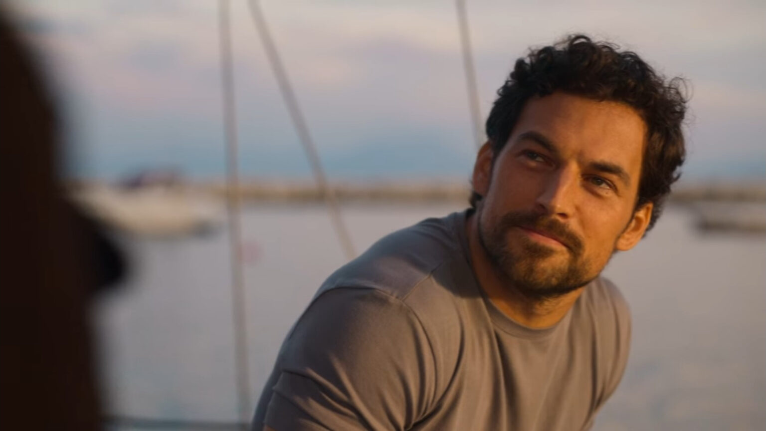 Giacomo Gianniotti è Elia in Inganno