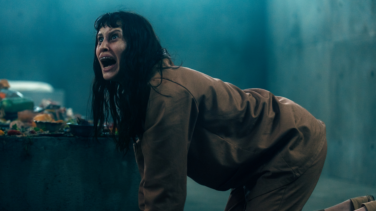 Perempuán (Milena Smit) in una scena de Il Buco 2. 