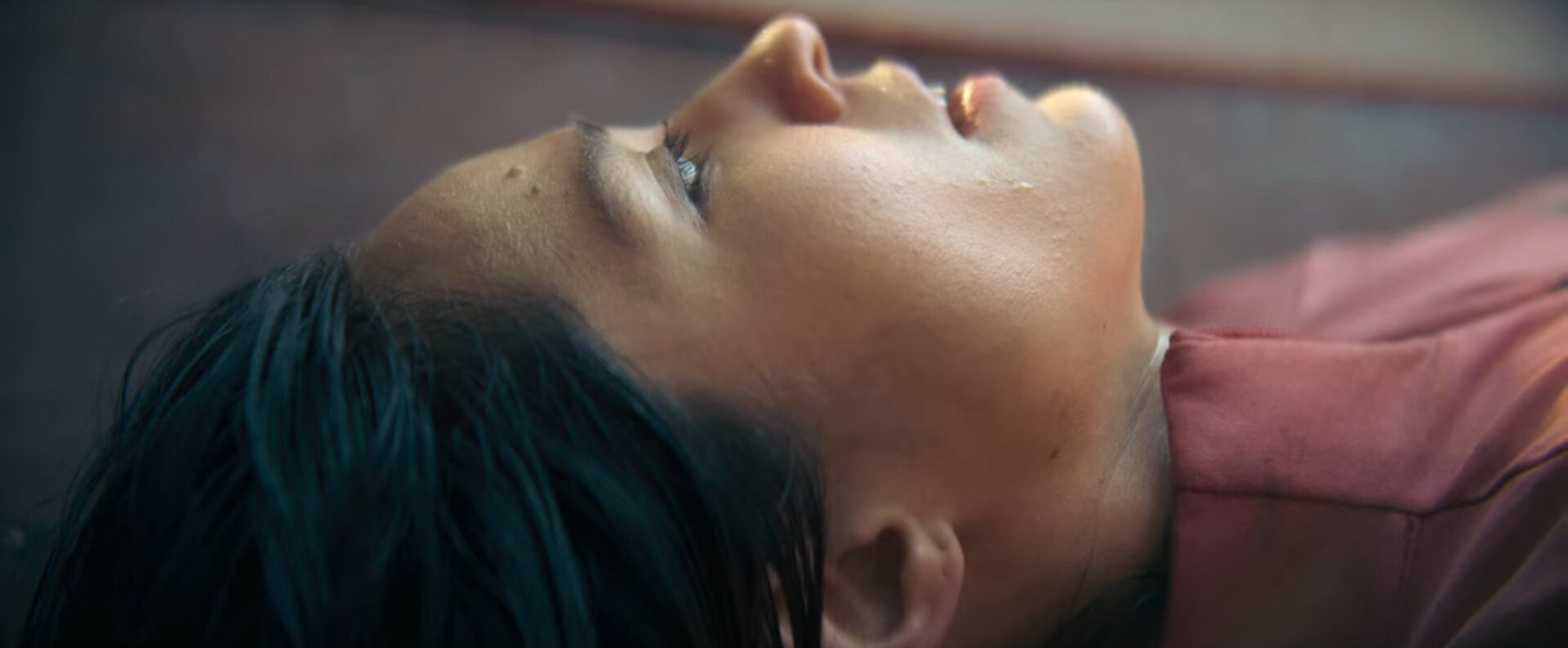 Kelsey Asbille nel finale di Don't Move