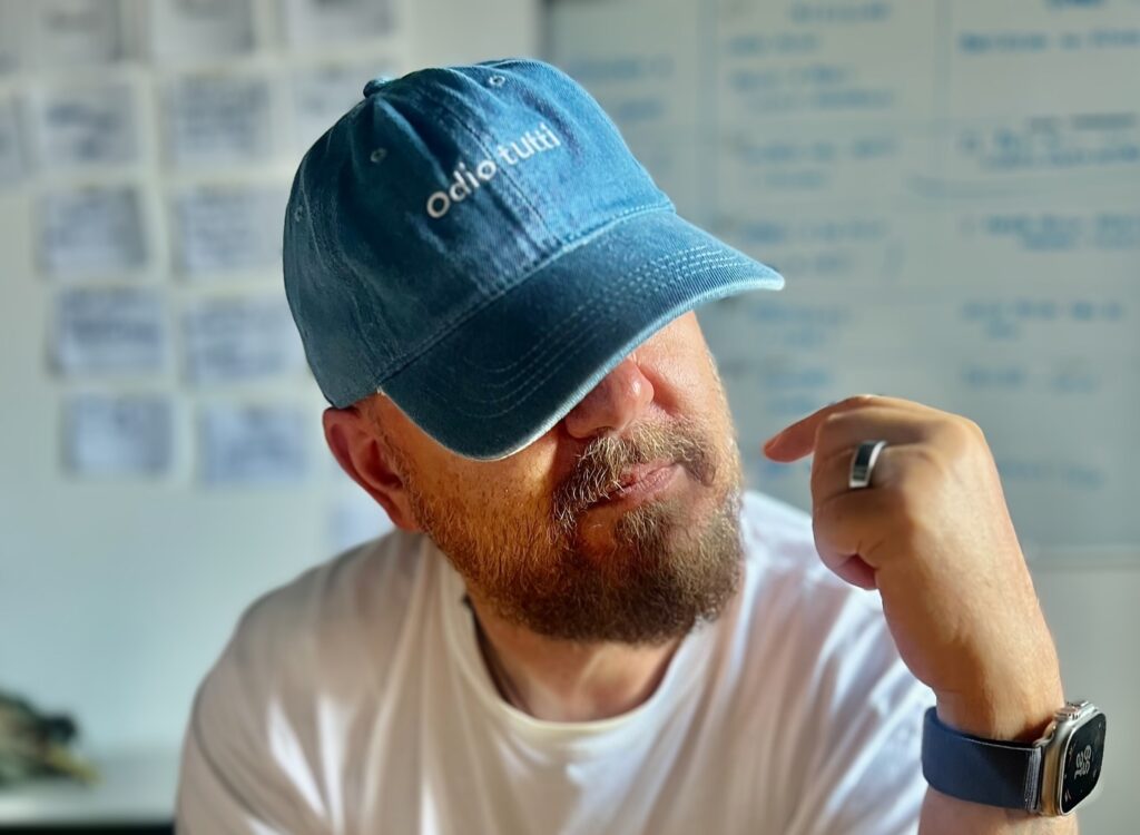 Chi è Marco Salvati, l’autore tv che accusa Bruganelli di averlo fatto cacciare da un programma di Bonolis Marco Salvati