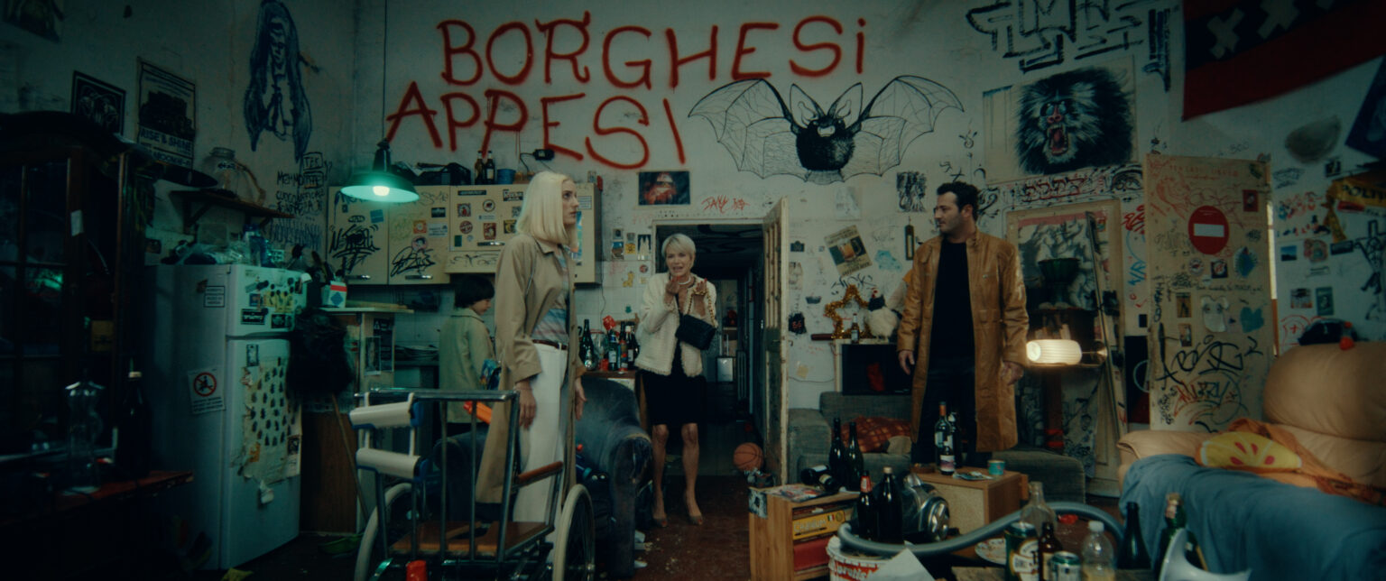 Bologna Brigante, la recensione: un intreccio di voci all’ombra delle due torri Una scena di Bologna Brigante.