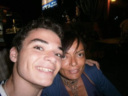 Andrra Spezzacatena con sua mamma, Teresa Manes