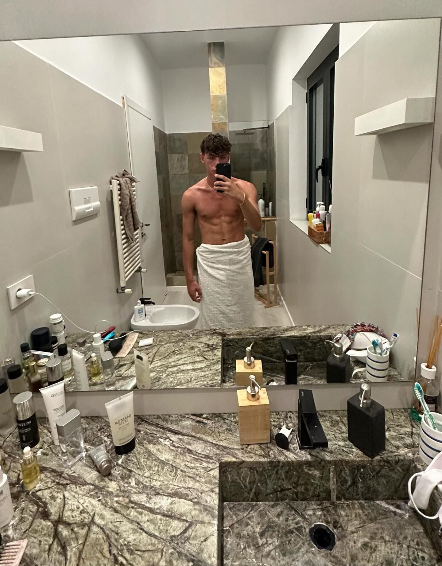 Davide De Martino a petto nudo