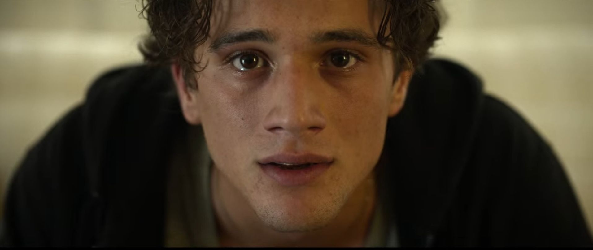 Enrico (Tommaso Donadoni) nel finale di Adorazione