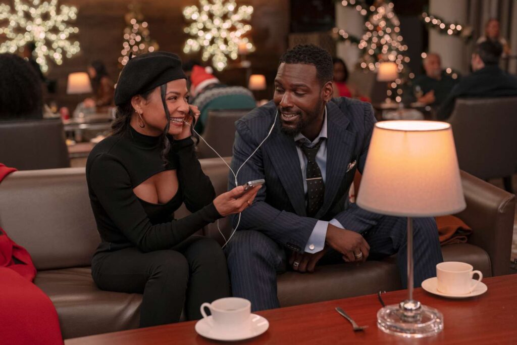 Layla (Christina Milian) e James (Kofi Siriboe) in Appuntamento a Natale