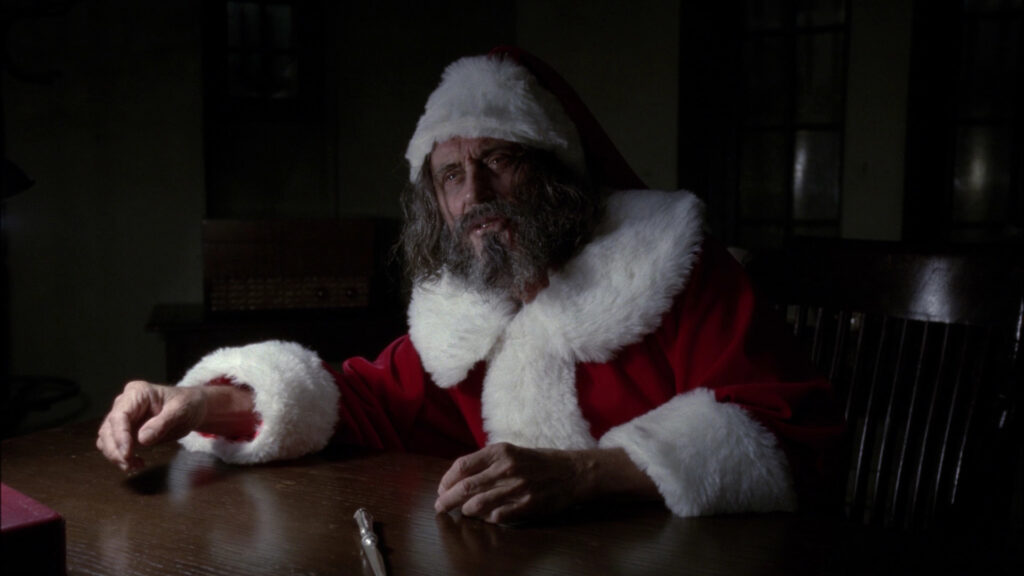 Il killer di American Horror Story 2 vestito da Babbo Natale