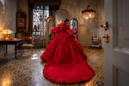 Il costume rosso vermiglio realizzato per il film Diamanti