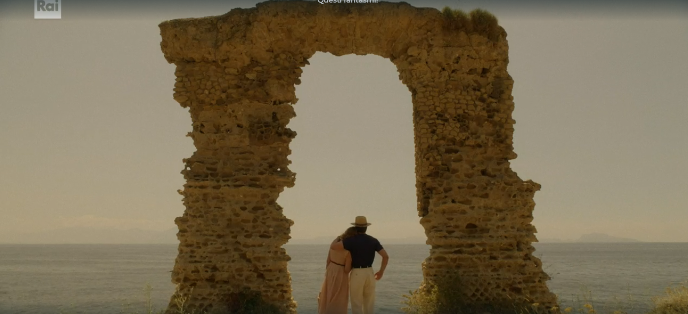 L'arco di Villa Imperiale in Questi fantasmi (2024)