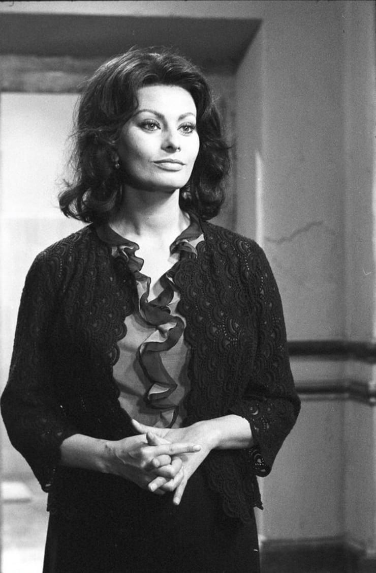 Sophia Loren in Questi fantasmi (1967)