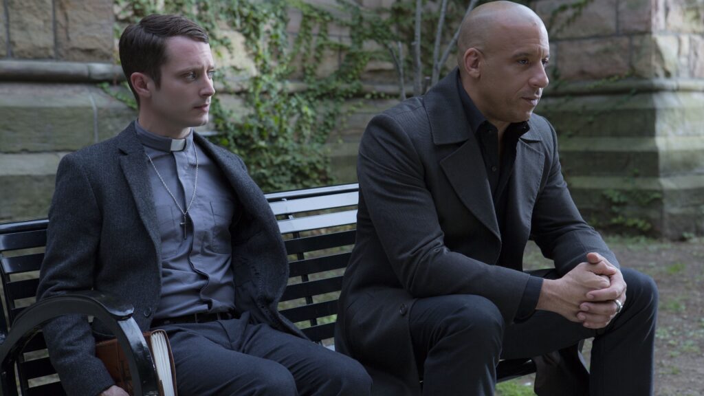 Elijah Wood e Vin Diesel in una scena di The Last Witch Hunter