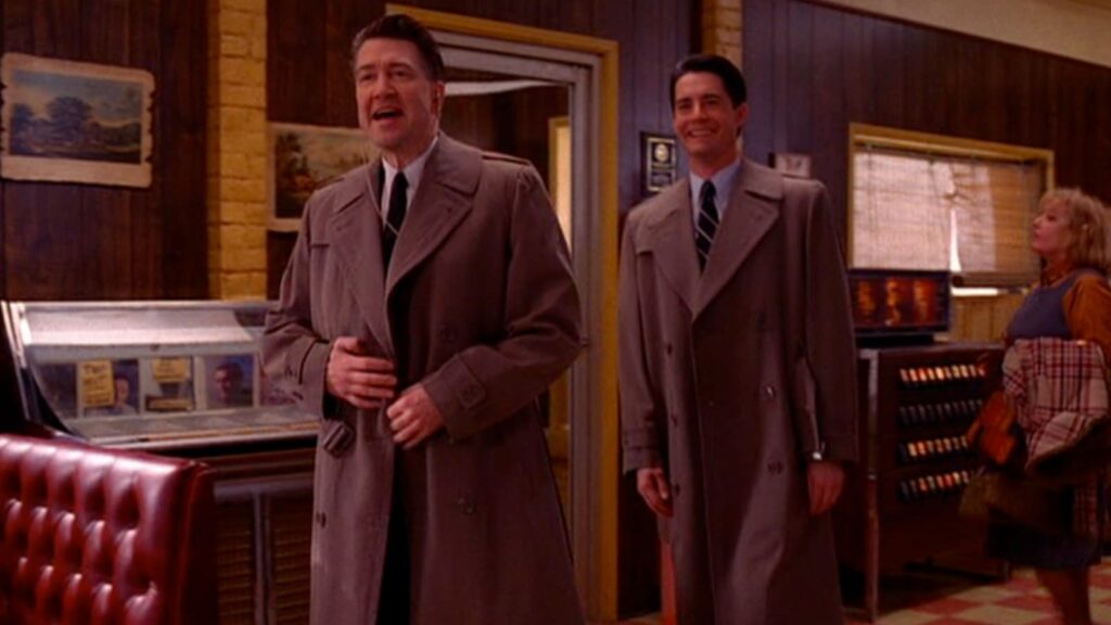 David Lynch, l’omaggio di Kyle MacLachlan sui social: “Mi ha cambiato la vita per sempre” Kyle MacLachlan e David Lynch in Twin Peaks