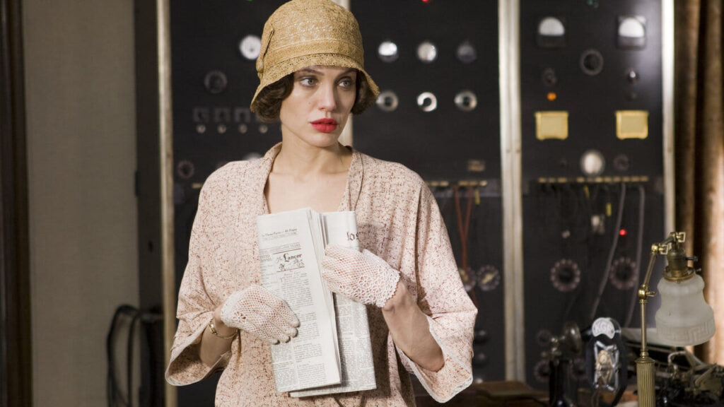 Angelina Jolie in una scena di Changeling