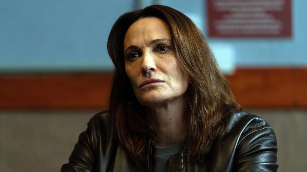 Sarah Paris in Curfew