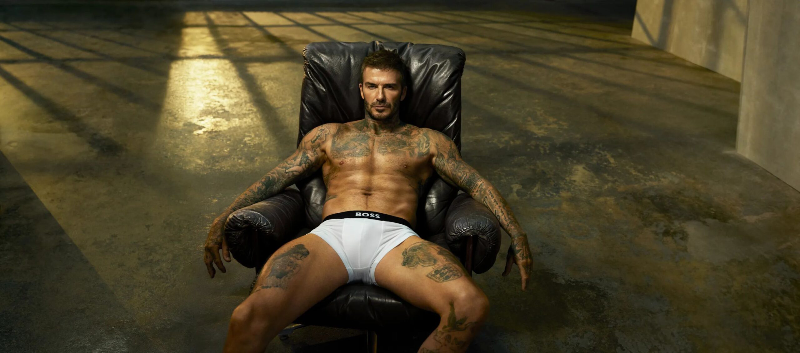 David Beckham in boxer bianchi per la campagna Boss One Underwear