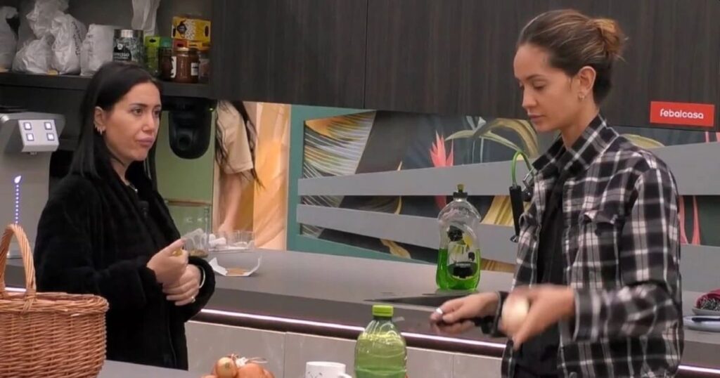 Perché Helena Prestes ha lanciato il bollitore contro Jessica Morlacchi, al Grande Fratello: “Mi fa paura” Jessica Morlacchi ed Helena Prestes al Grande Fratello