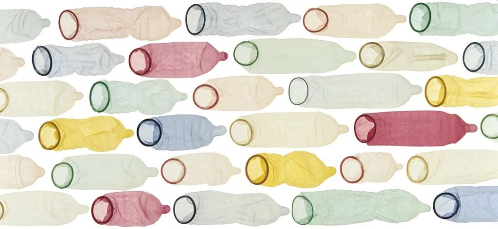Foto di profilattici di vari colori - di Oliviero Toscani per Benetton